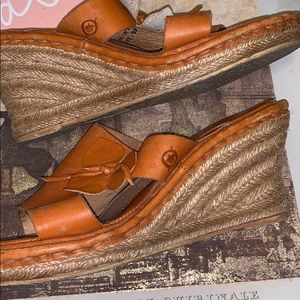 Born Drilles camel brown leather wedge